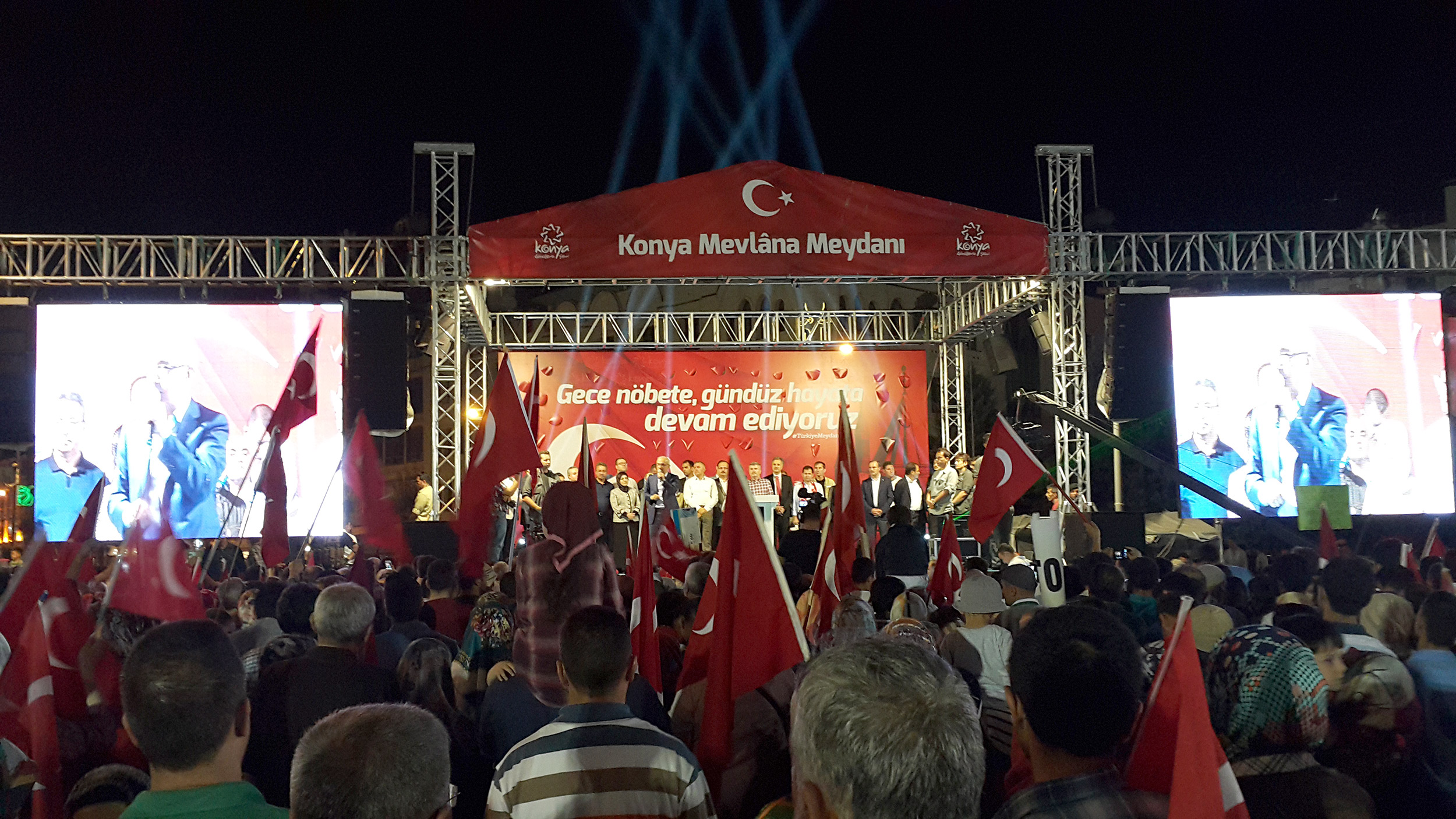 Batıya Demokrasi Dersi Veriyoruz