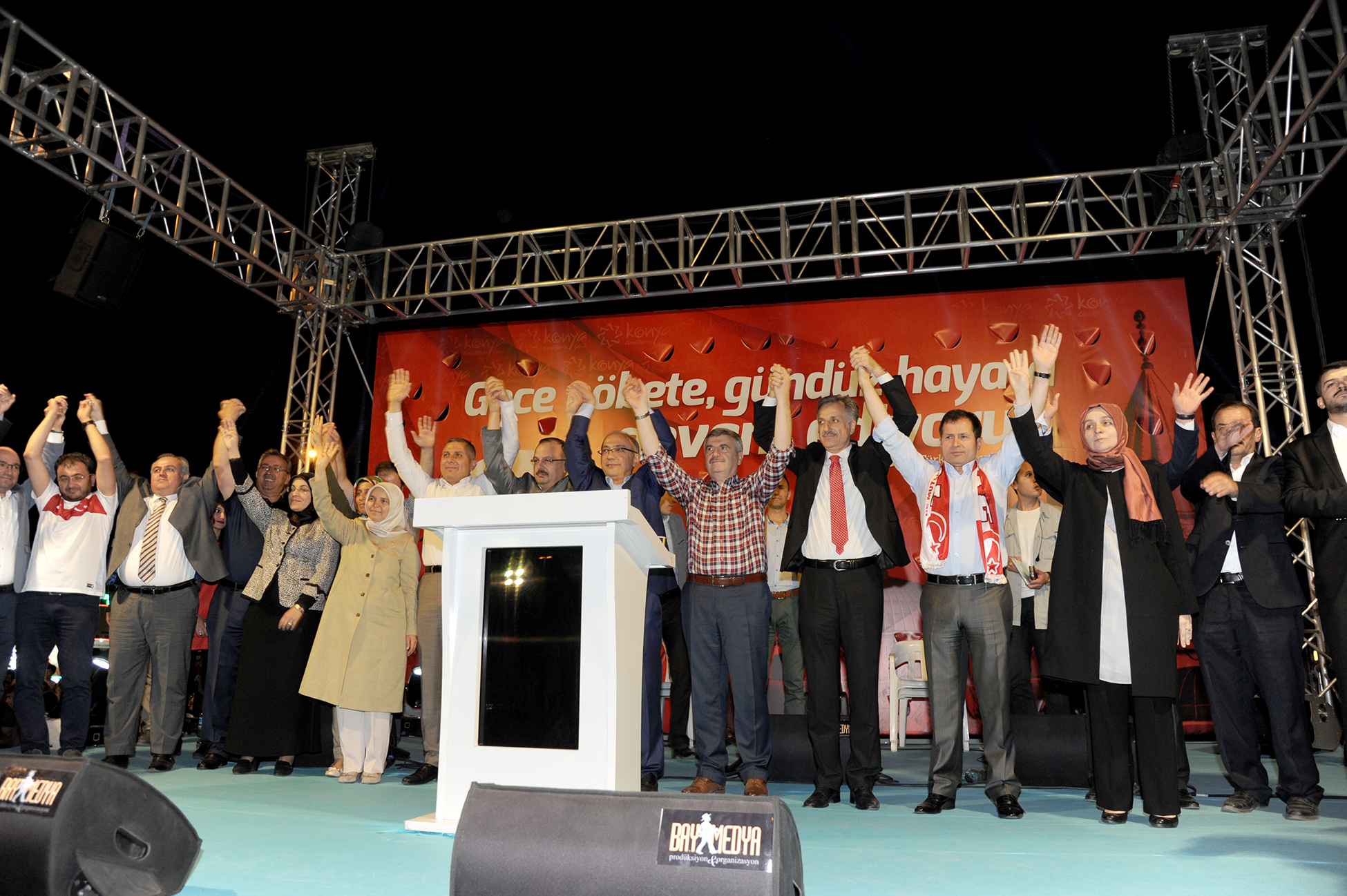 Batıya Demokrasi Dersi Veriyoruz