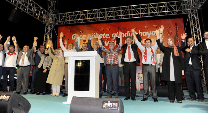 Batıya Demokrasi Dersi Veriyoruz