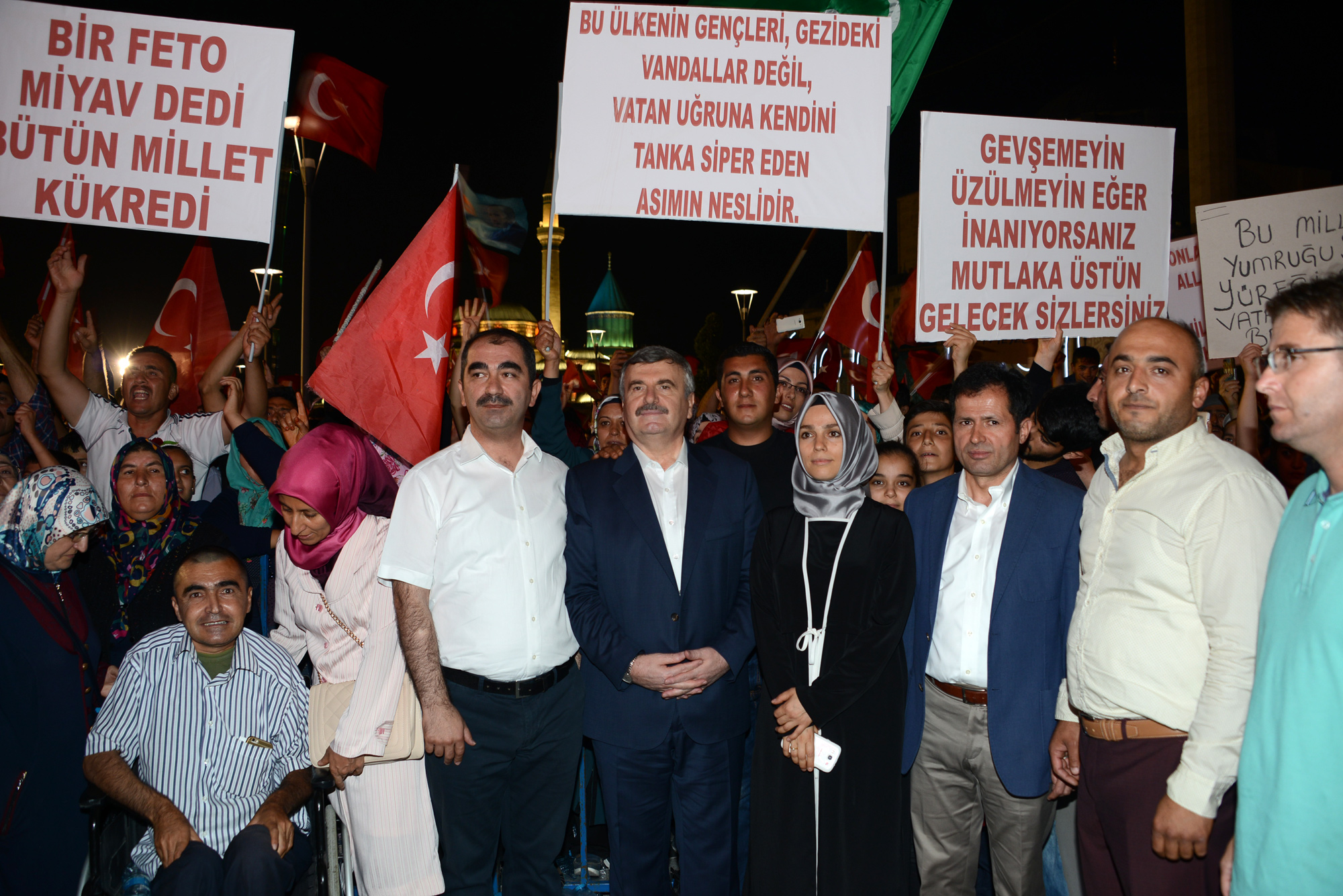 Tüm Dünyaya Demokrasi Dersi Veriyoruz