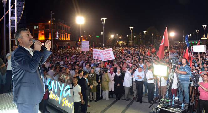 Tüm Dünyaya Demokrasi Dersi Veriyoruz
