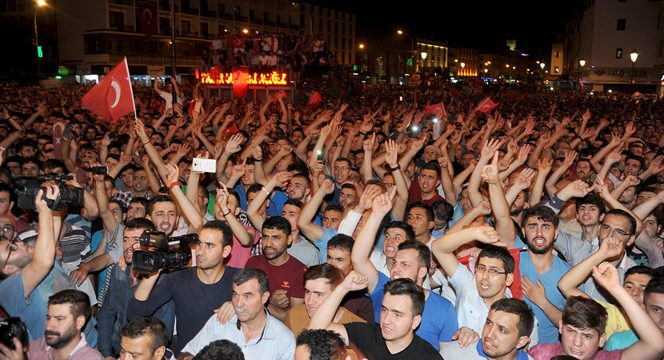 Tüm Dünyaya Demokrasi Dersi Veriyoruz