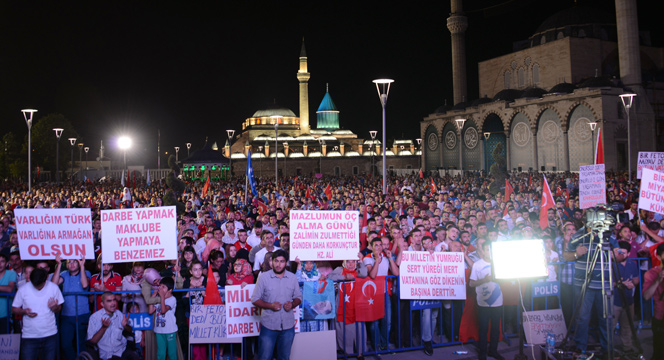 Tüm Dünyaya Demokrasi Dersi Veriyoruz