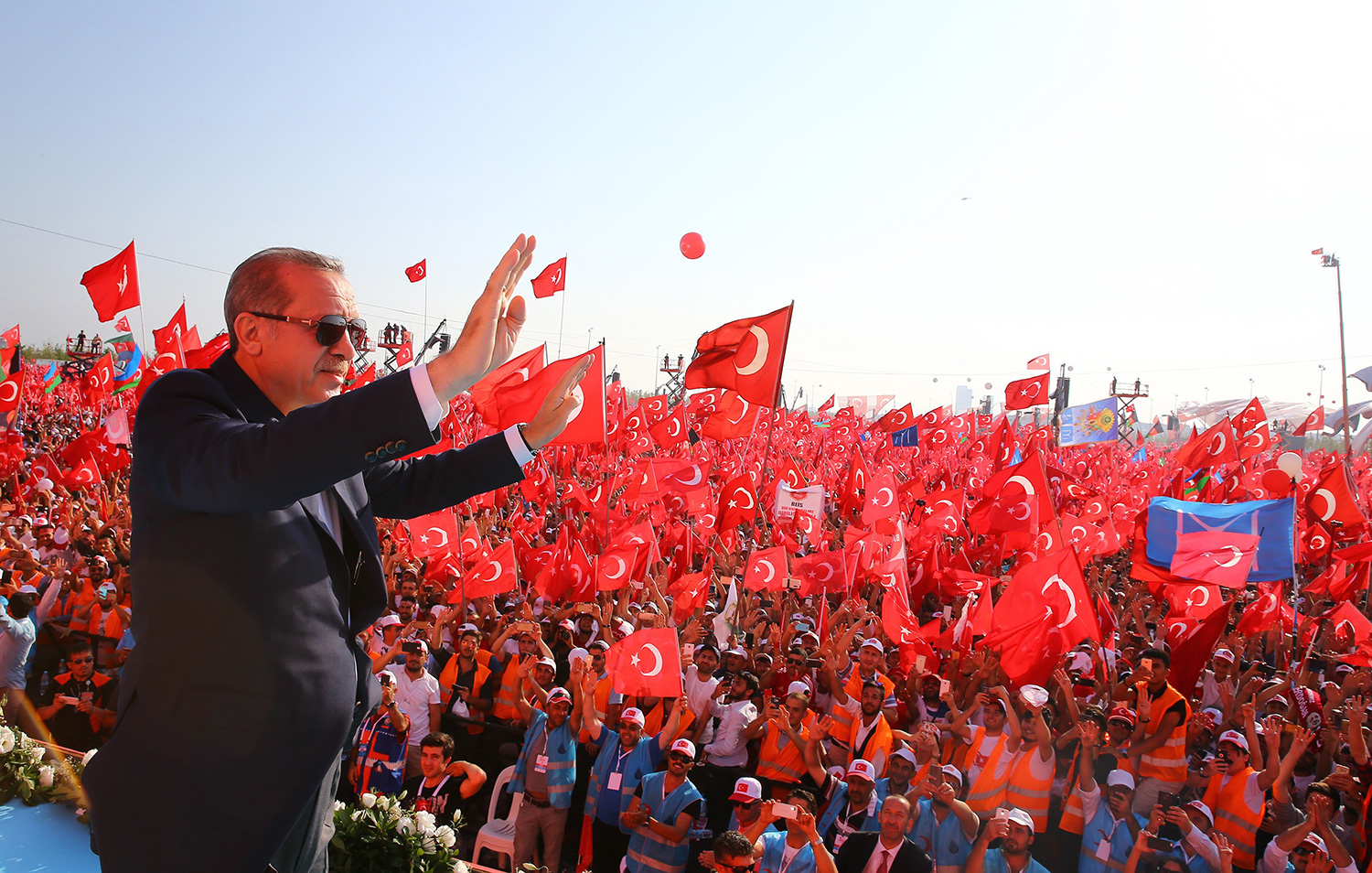 Tüm Türkiye Hep Birlikte El Ele Meydanlarda