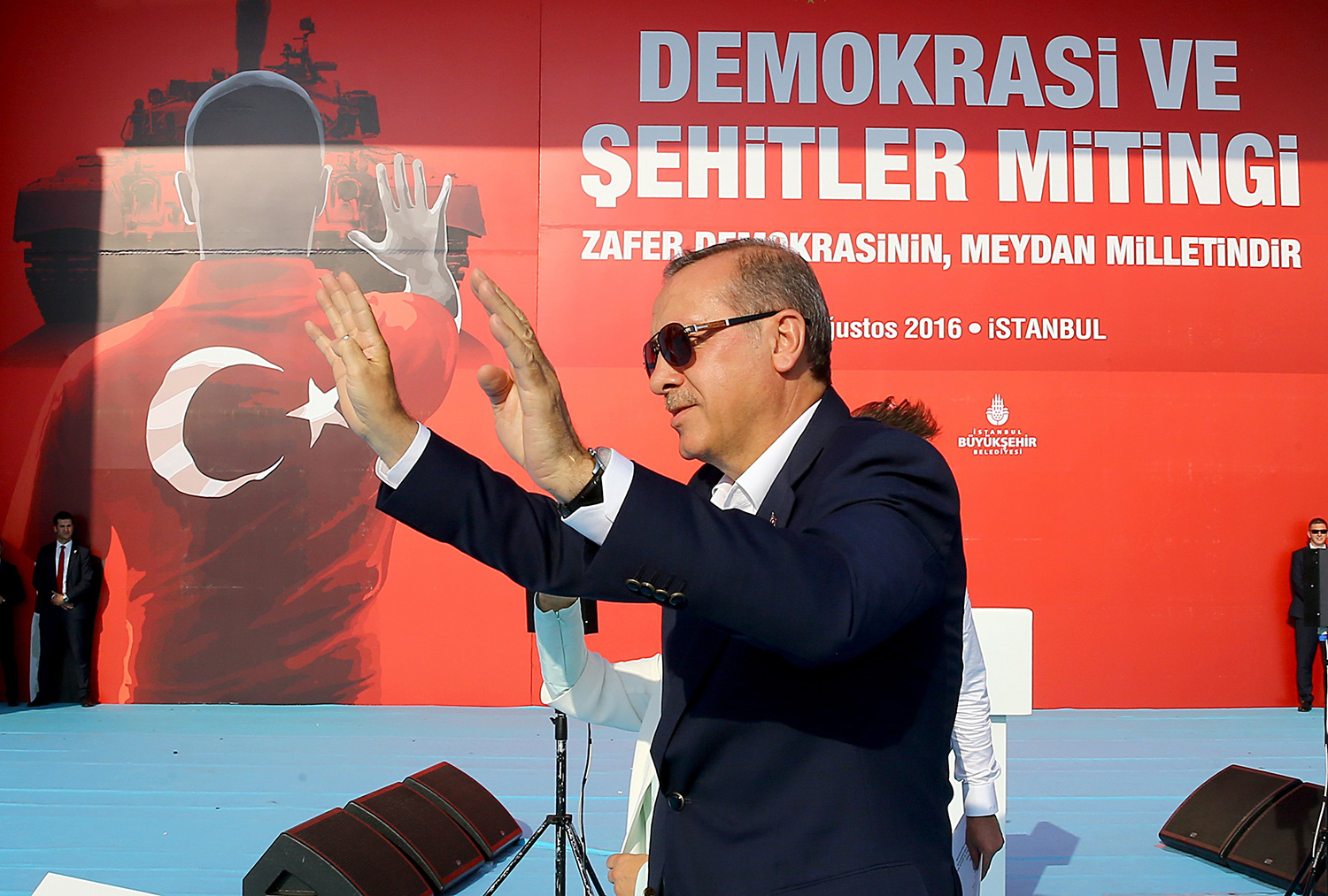 Tüm Türkiye Hep Birlikte El Ele Meydanlarda