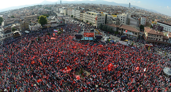 Tüm Türkiye Hep Birlikte El Ele Meydanlarda