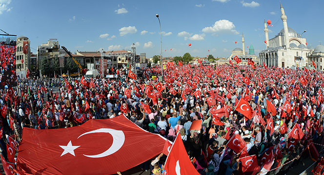 Tüm Türkiye Hep Birlikte El Ele Meydanlarda