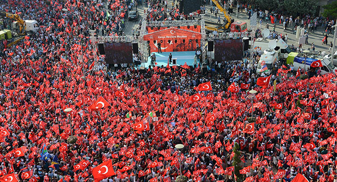 Tüm Türkiye Hep Birlikte El Ele Meydanlarda