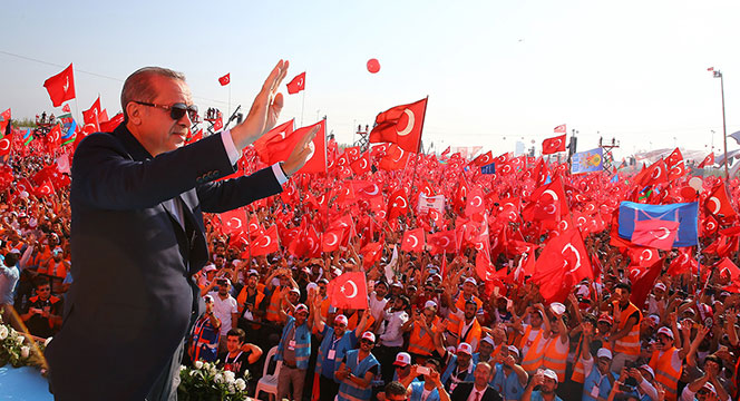 Tüm Türkiye Hep Birlikte El Ele Meydanlarda