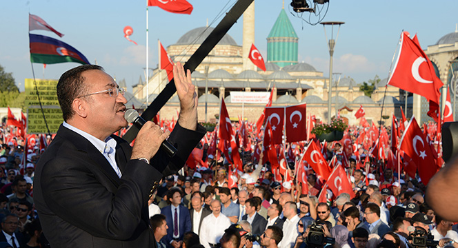 Tüm Türkiye Hep Birlikte El Ele Meydanlarda