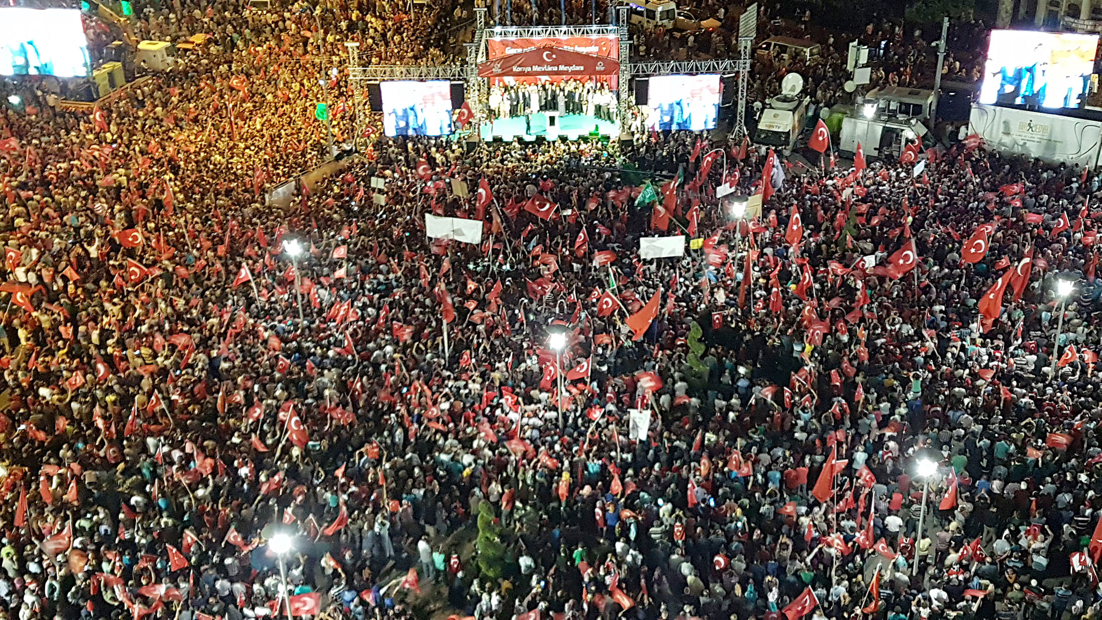 Vatan Sevgisi Meydanlara Sığmadı