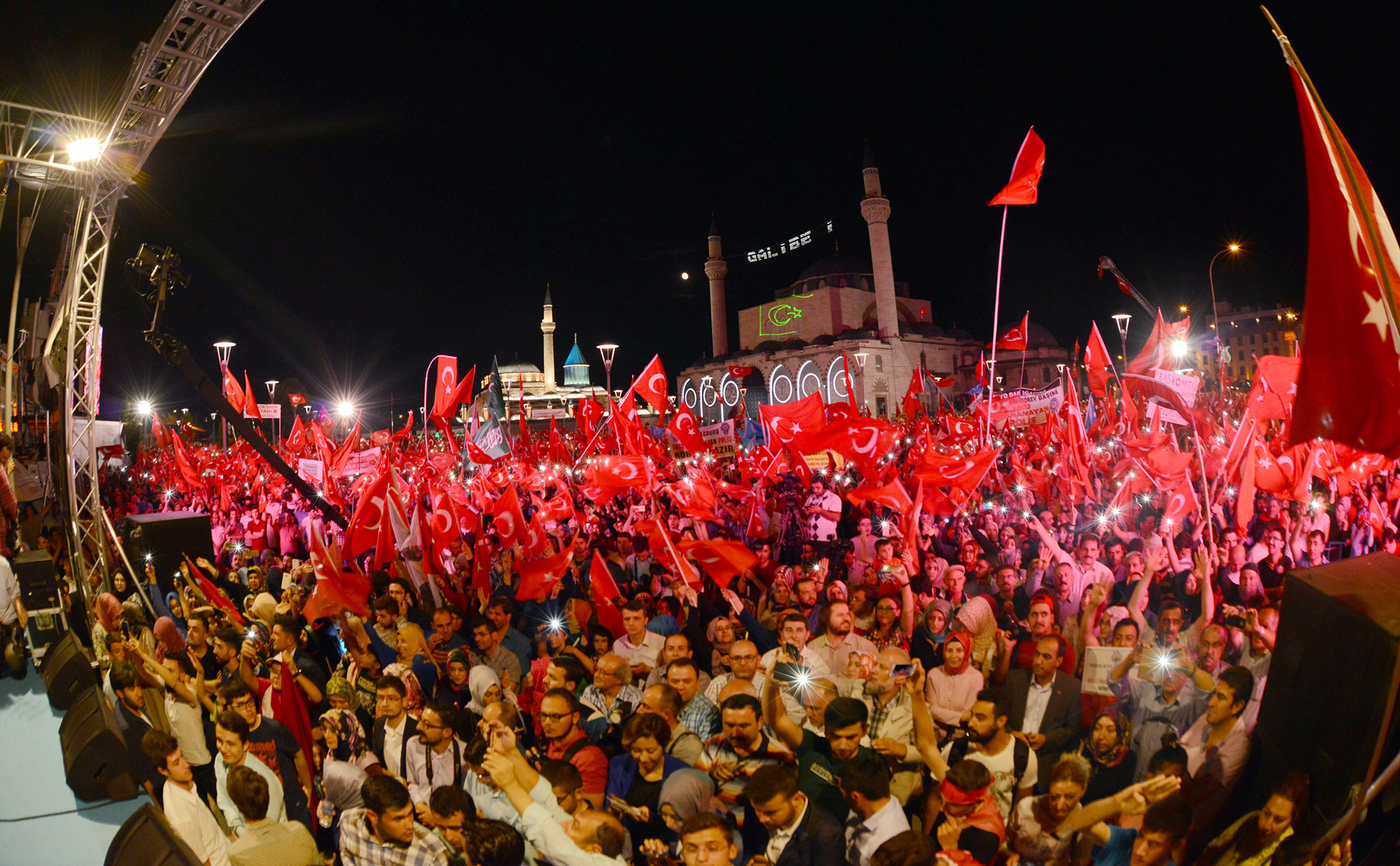 Vatan Sevgisi Meydanlara Sığmadı