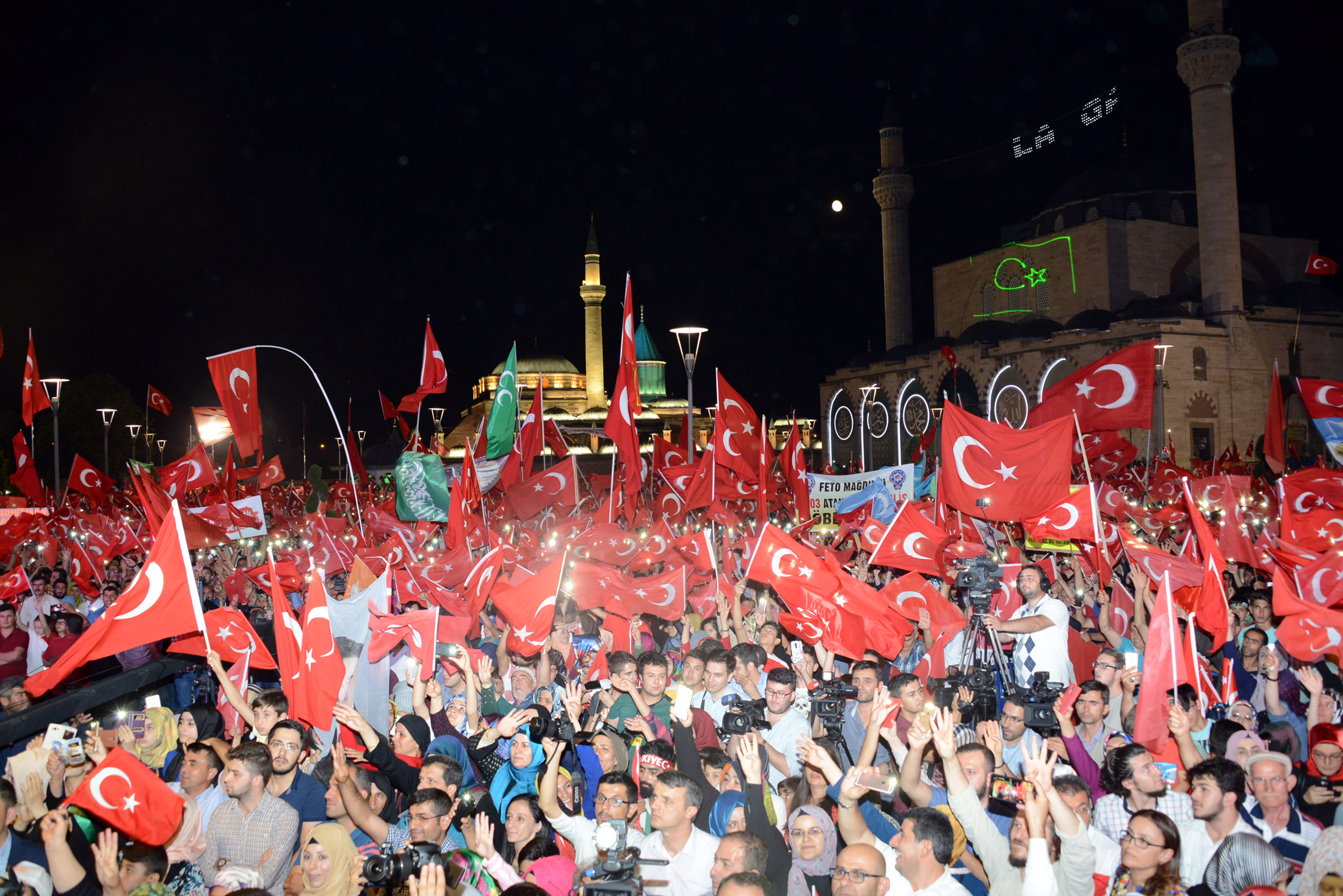 Vatan Sevgisi Meydanlara Sığmadı