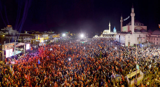 Vatan Sevgisi Meydanlara Sığmadı