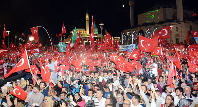 Vatan Sevgisi Meydanlara Sığmadı