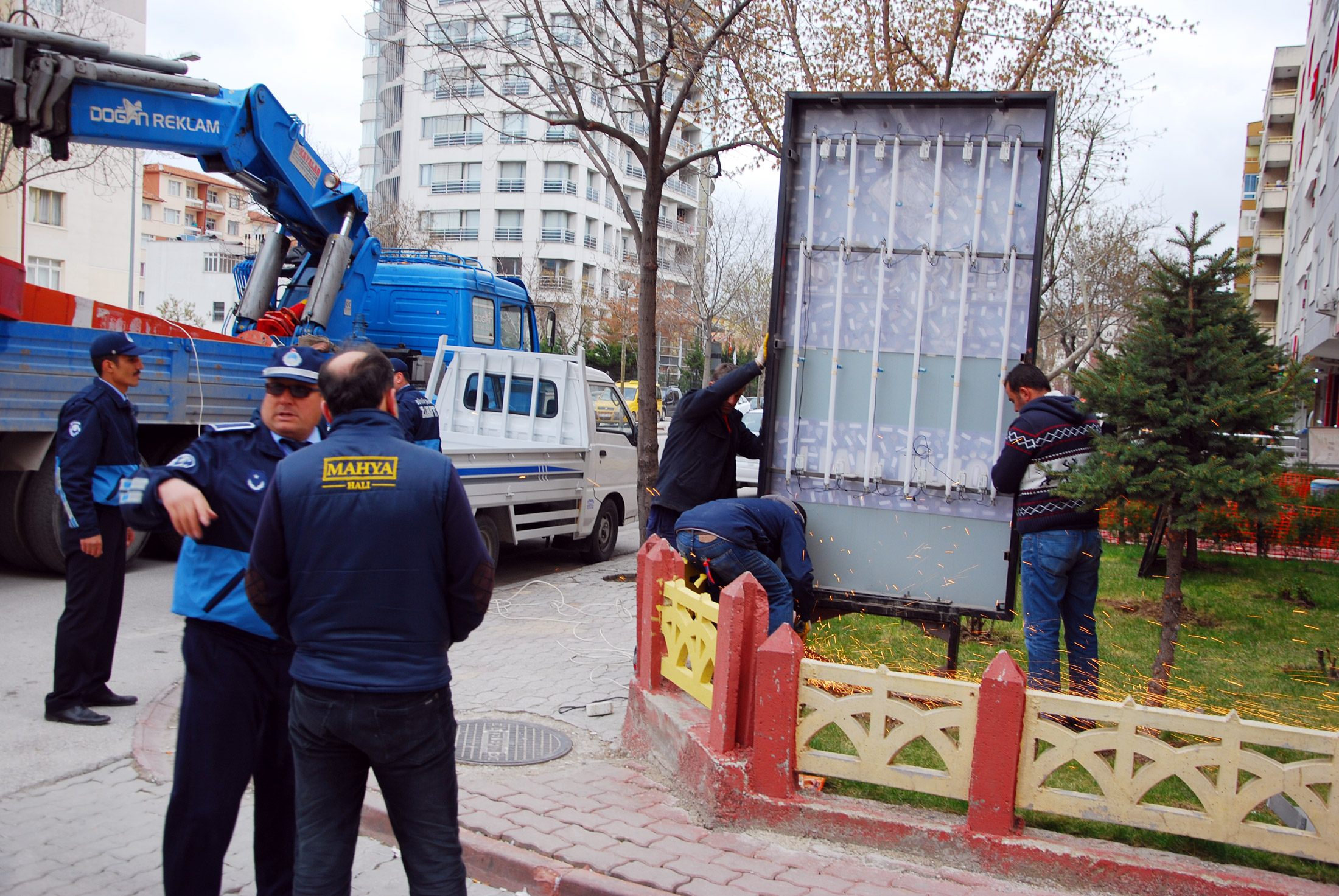 Büyükşehir Görsel Kirliliği Önlüyor