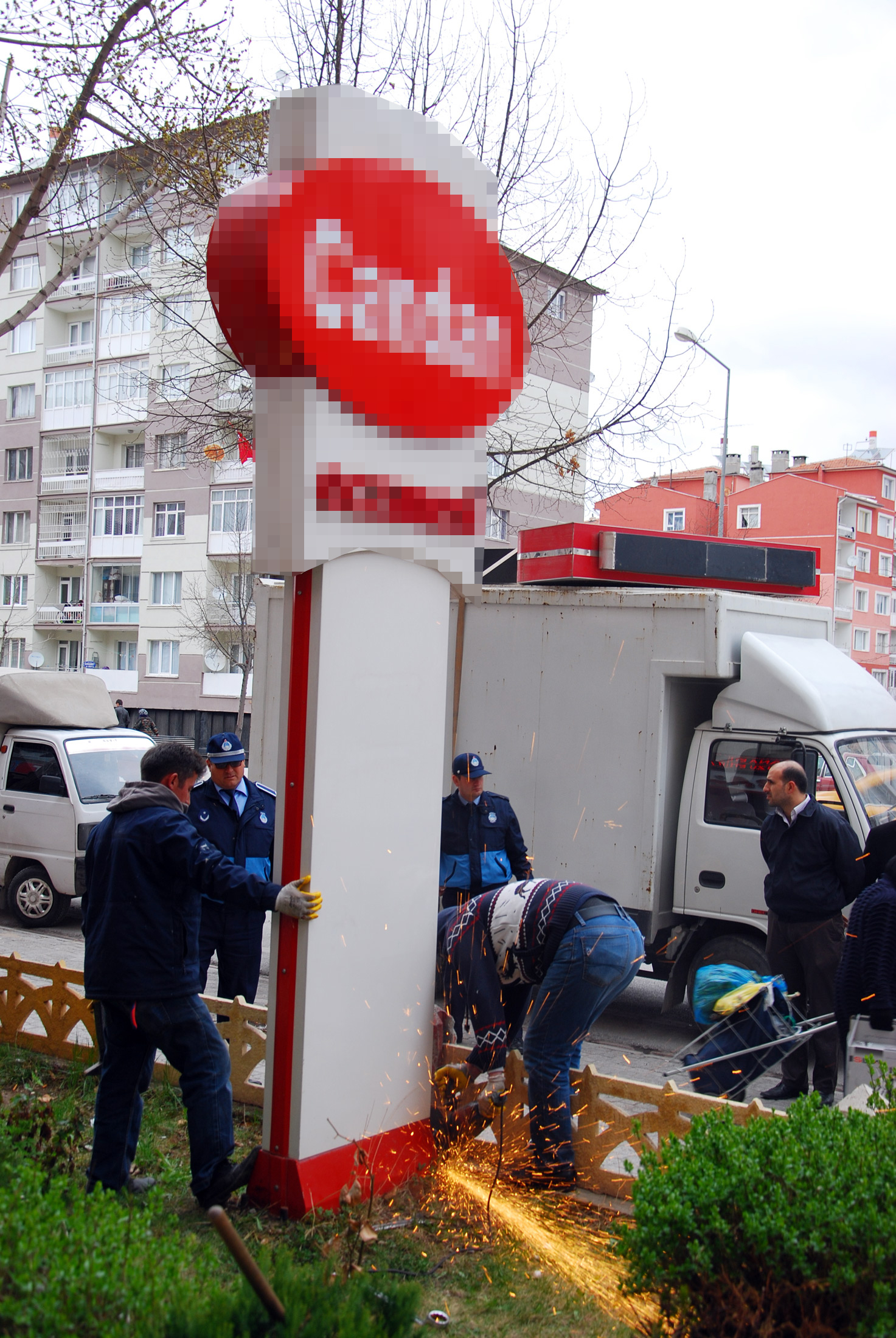 Büyükşehir Görsel Kirliliği Önlüyor