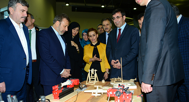 İranlı Bakan Bilim Merkezi'ne Hayran Kaldı