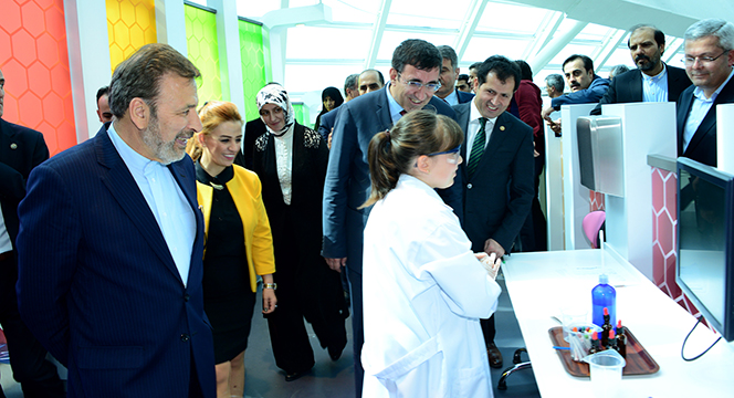 İranlı Bakan Bilim Merkezi'ne Hayran Kaldı