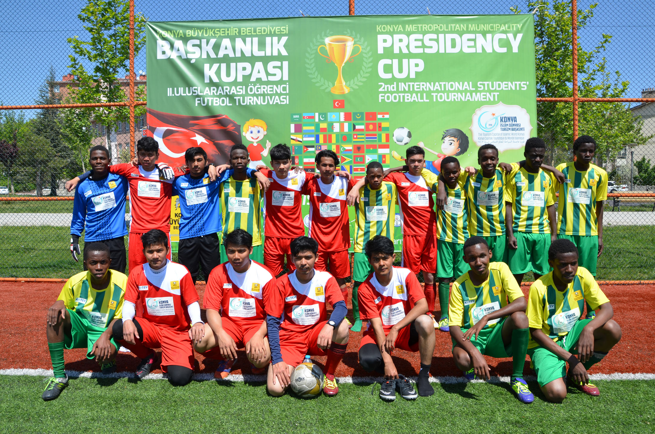 Büyükşehir'den Uluslararası Öğrenci Futbol Turnuvası
