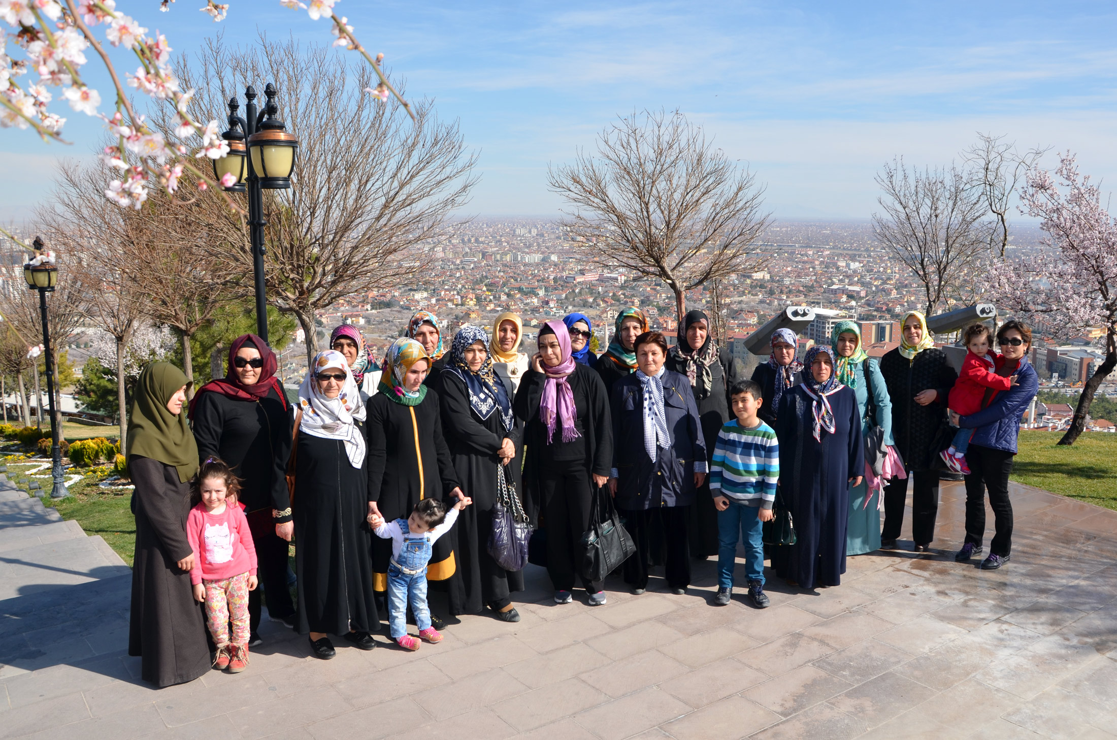 Dünya Kadınlar Günü'nde Kadınlara Şehir Turu