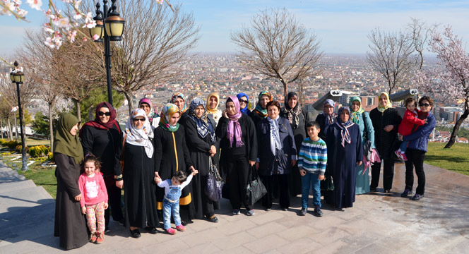 Dünya Kadınlar Günü'nde Kadınlara Şehir Turu