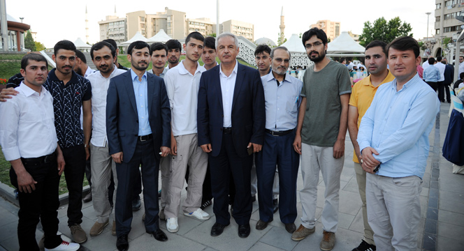 65 Ülkeden Onlarca Öğrenci Bayram Sofrasında Buluştu
