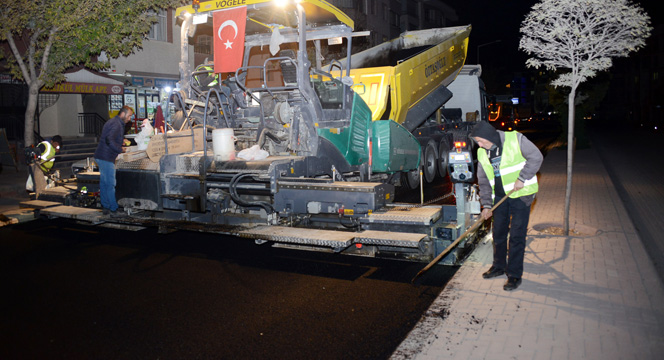 Ali Ulvi Kurucu Caddesinde Son Asfalt Çalışması Yapılıyor