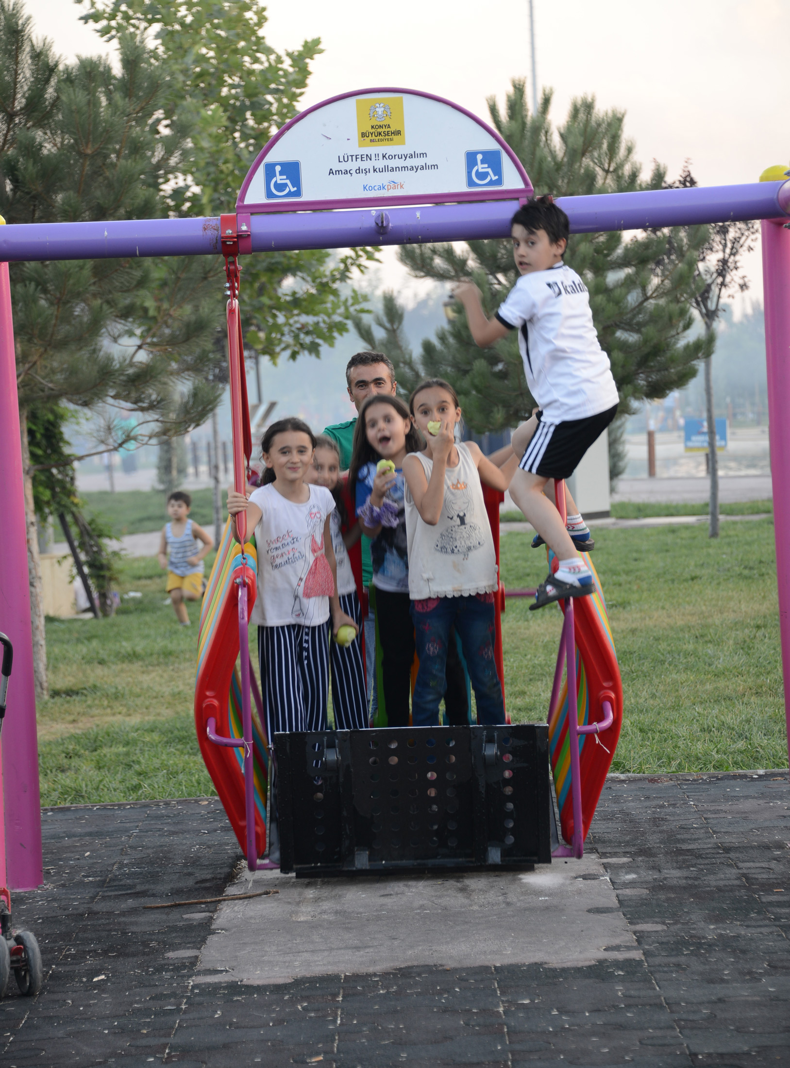 Büyükşehir'den Organik Meyve İkramı