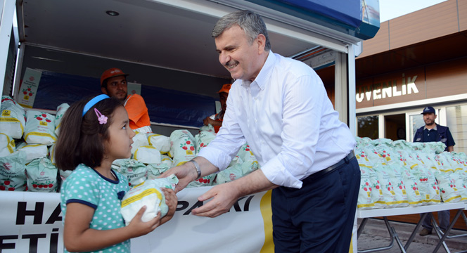 Büyükşehir'den Organik Meyve İkramı