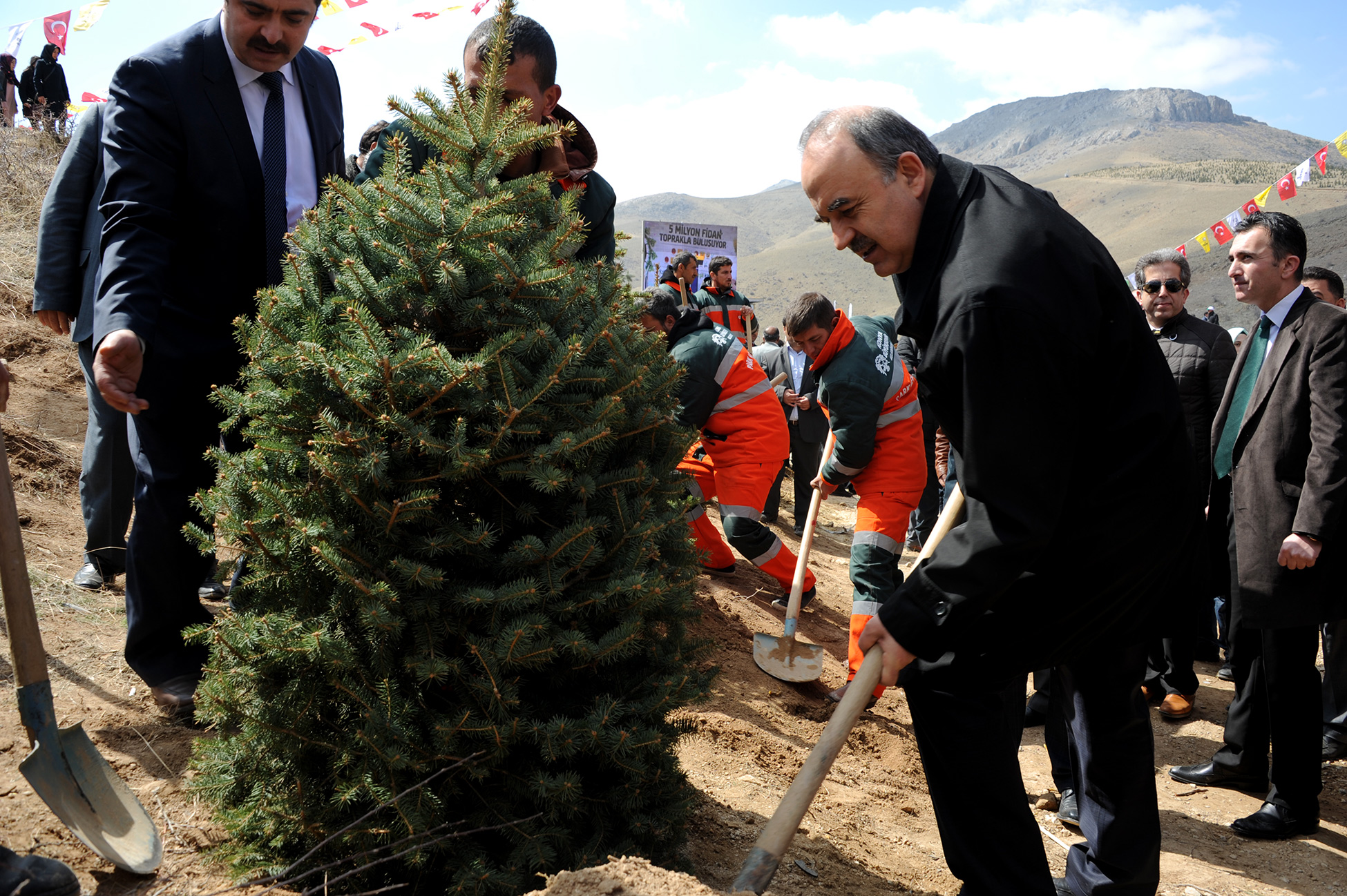 Başkan Akyürek: Bir Ağaç Bir Hayat Demektir