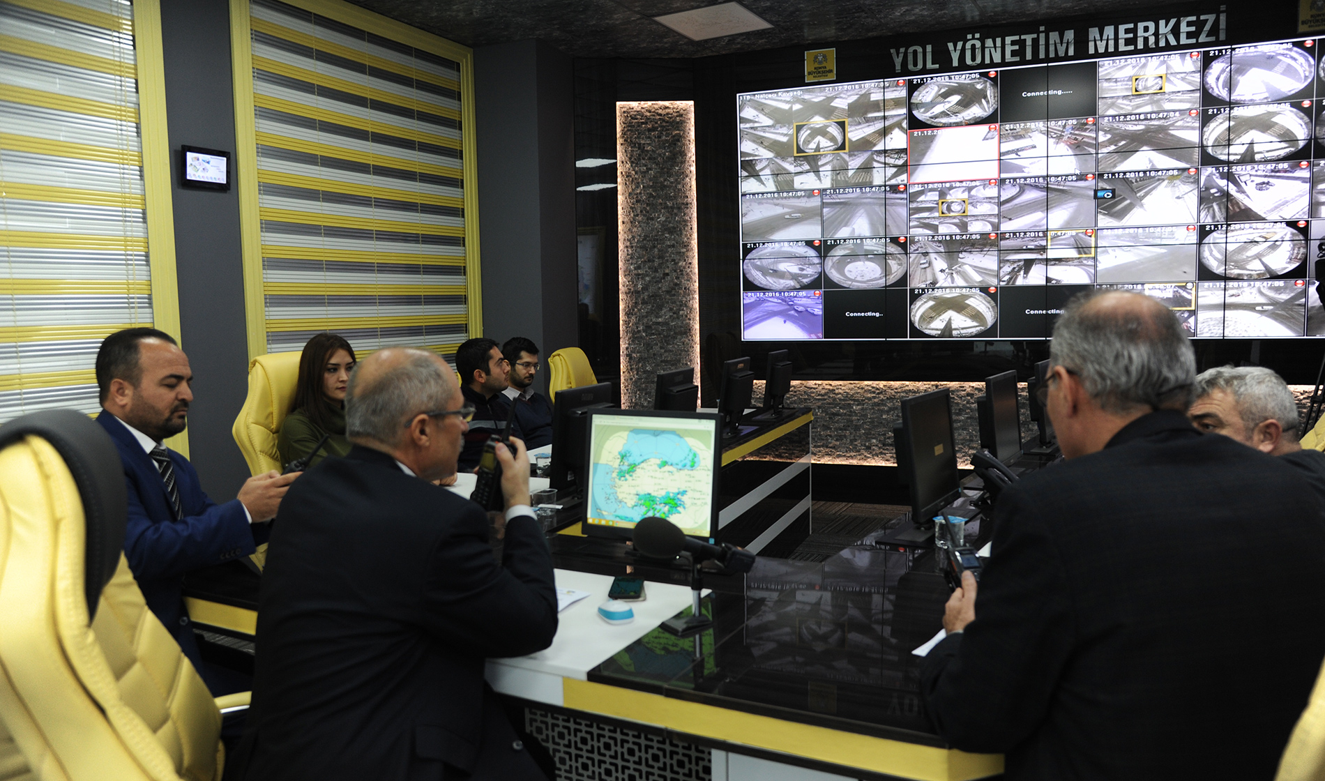 Kar ve Buzlanmaya Karşı Merkezde ve İlçelerde 24 Saat Görev Başındayız