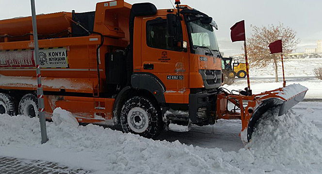 Kar ve Buzlanmaya Karşı Merkezde ve İlçelerde 24 Saat Görev Başındayız