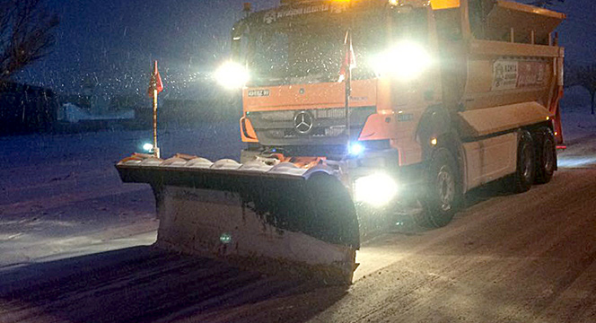 Kar ve Buzlanmaya Karşı Merkezde ve İlçelerde 24 Saat Görev Başındayız