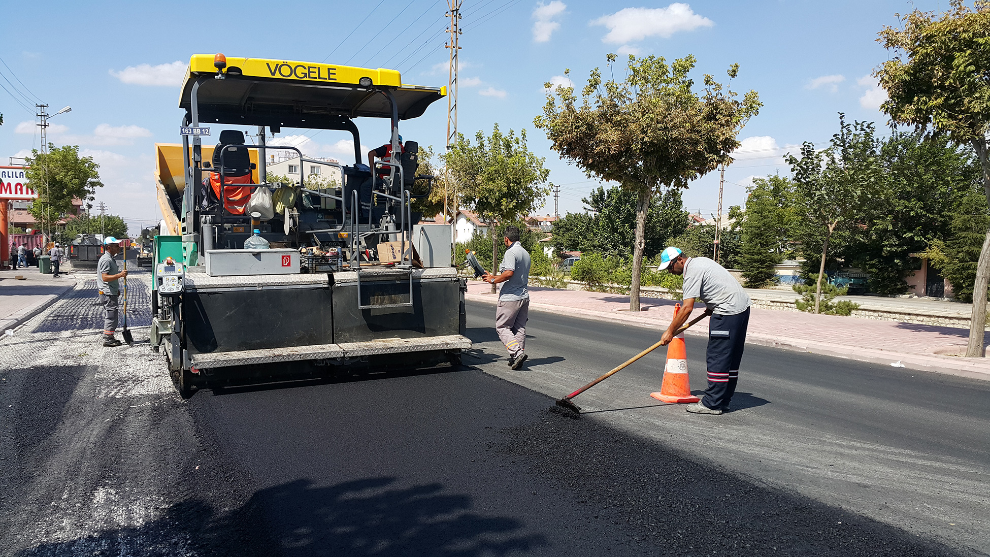 Karaman Caddesi'nde Asfalt Yenileniyor