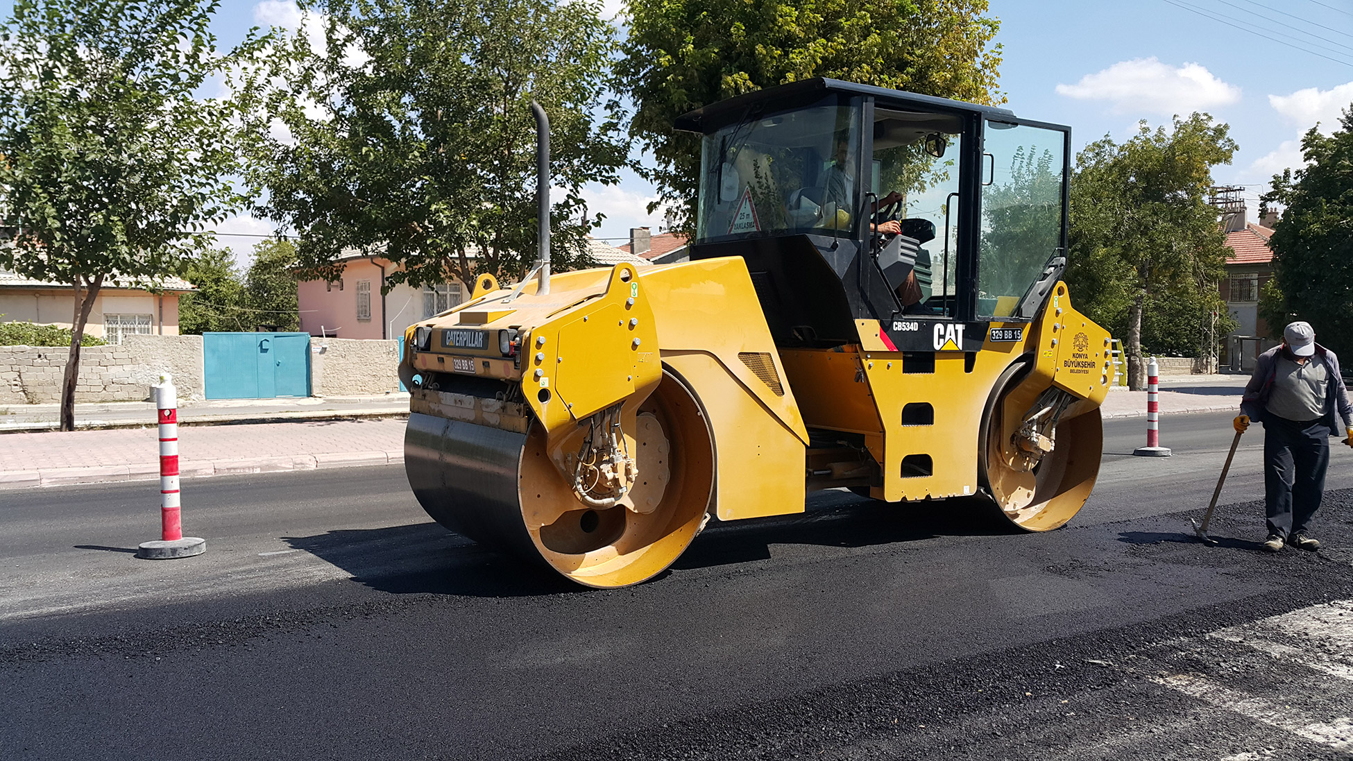 Karaman Caddesi'nde Asfalt Yenileniyor