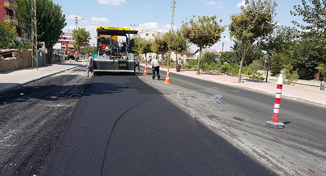 Karaman Caddesi'nde Asfalt Yenileniyor