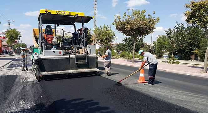 Karaman Caddesi'nde Asfalt Yenileniyor