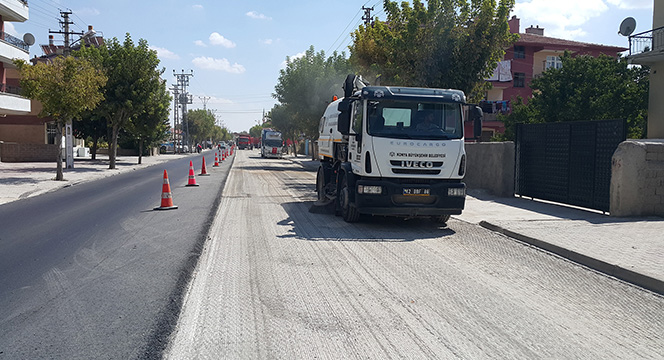 Karaman Caddesi'nde Asfalt Yenileniyor