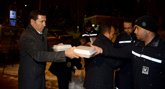 Kar Temizleme Çalışmaları Gece Gündüz Devam Ediyor