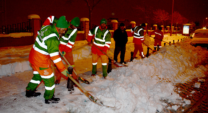 Kar Temizleme Çalışmaları Gece Gündüz Devam Ediyor
