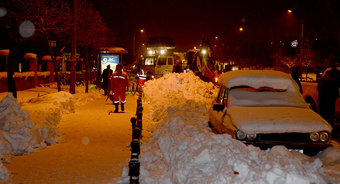 Kar Temizleme Çalışmaları Gece Gündüz Devam Ediyor