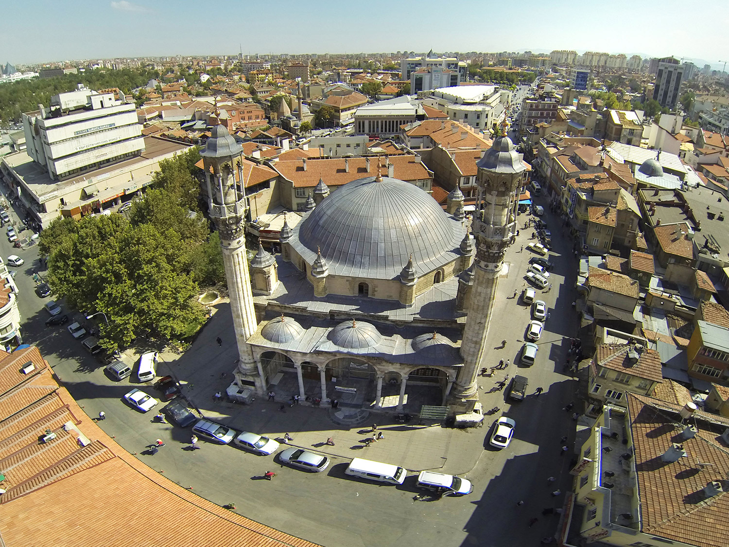 Tarihi Camileri Gelecek Kuşaklara Aktarıyoruz