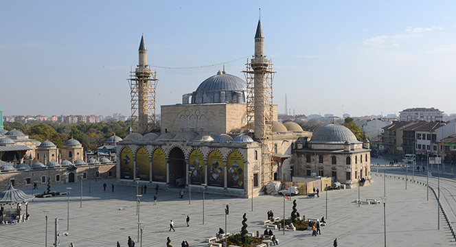 Tarihi Camileri Gelecek Kuşaklara Aktarıyoruz