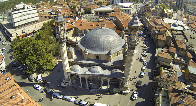 Tarihi Camileri Gelecek Kuşaklara Aktarıyoruz