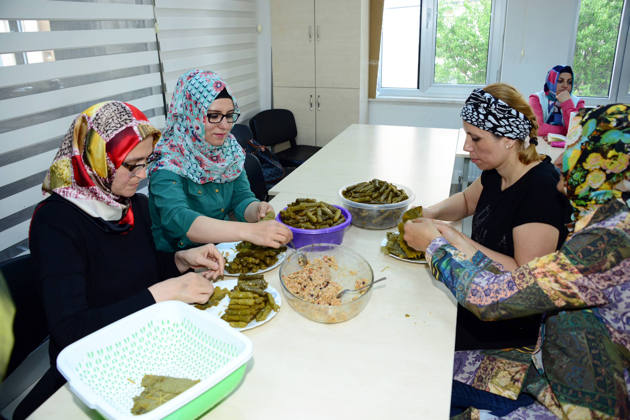 Asker ve Polisimize 'Anne Eli Değmiş' Yemek 