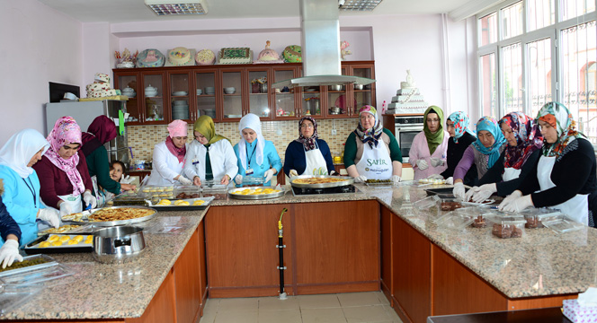 Asker ve Polisimize 'Anne Eli Değmiş' Yemek 