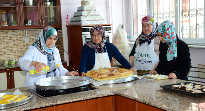 Asker ve Polisimize 'Anne Eli Değmiş' Yemek 