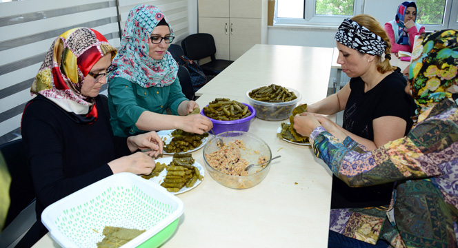 Asker ve Polisimize 'Anne Eli Değmiş' Yemek 