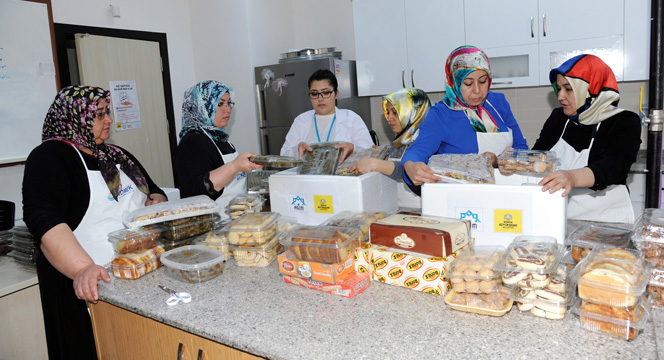 Asker ve Polisimize 'Anne Eli Değmiş' Yemek 